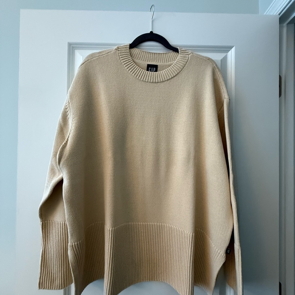 GAP Women's Tan/Beige Crewneck Sweater